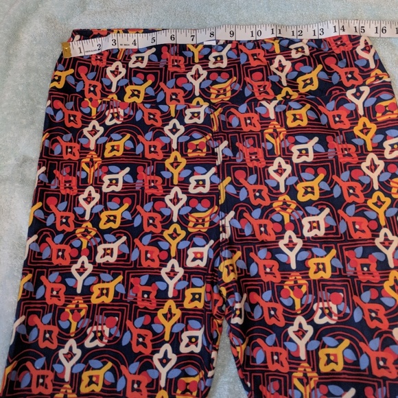 NWT LULAROE LEAVES TALL & CURVY LEGGINGS. - Picture 5 of 6